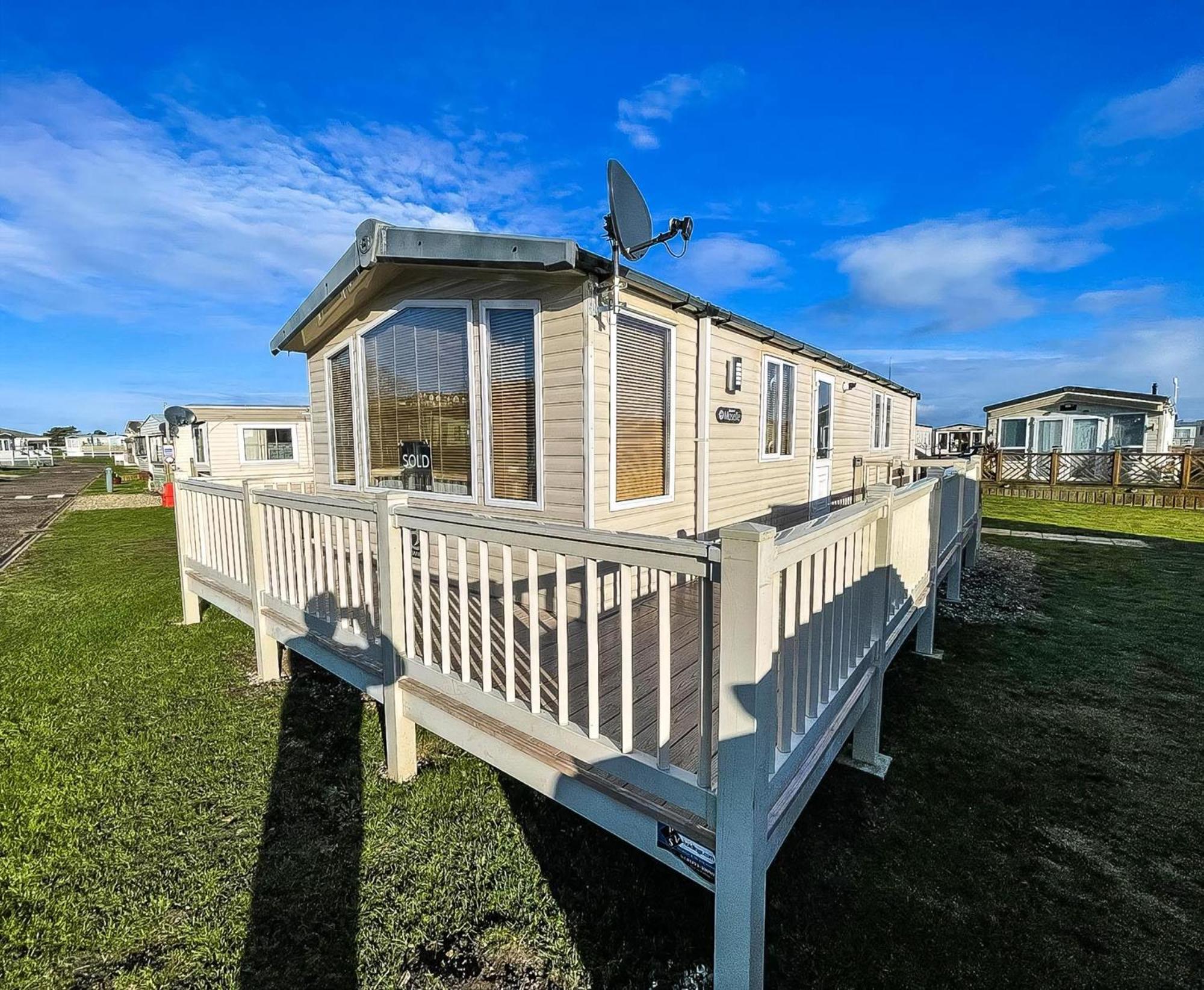 Lovely Caravan With Spacious Decking At North Denes In Suffolk, Ref 40134Nd Lowestoft Esterno foto